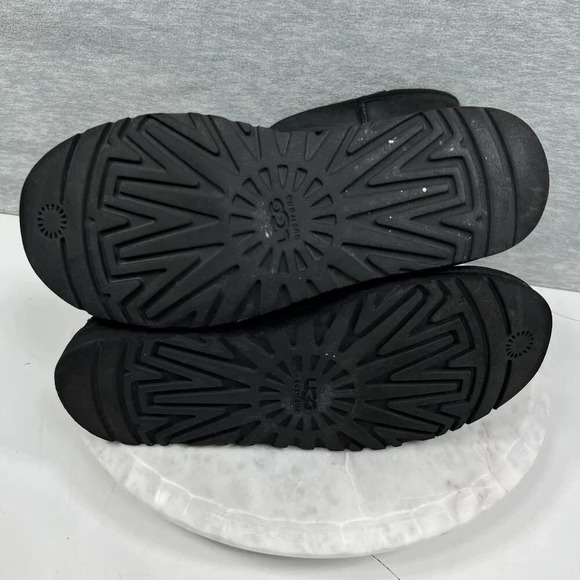 Ugg Womens 6 Black Genuine Leather & Sheepskin Tall Winter Boots Snow Sports Fun - Picture 15 of 16